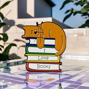 🍏50% OFF/3+...Cat Lying On Stack Of Books Pin